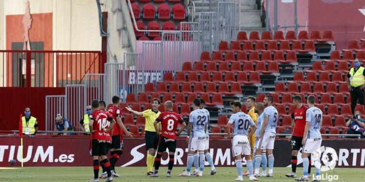 El Celta se rompe con un penalti surrealista y no cierra su salvación