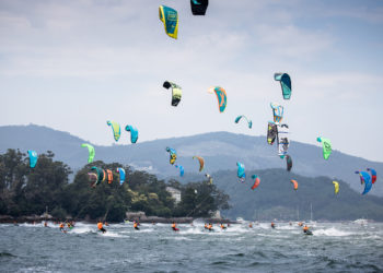 La ensenada de San Simón se prepara para el KiteFest Cesantes