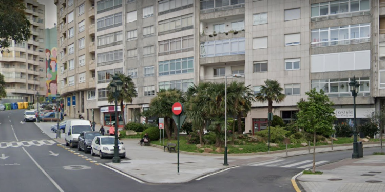 Detenido en Vigo tras protagonizar un altercado en casa, orinar en la calle y enfrentarse a la policía