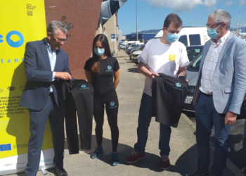 Vigo presenta un prototipo de roupa deportiva fabricada con fibras recicladas de aparellos de mar