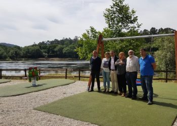 Tui tamén mantén pechados os parques infantís e ameaza con sancións