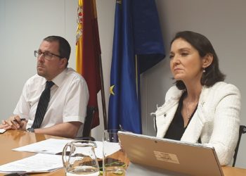 España da marcha atrás y no reabrirá la frontera con Portugal hasta julio