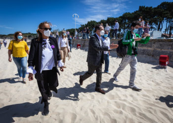 Caballero admite que no se multará por fumar en las playas pero declarará Samil libre de humo