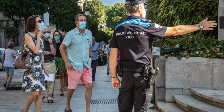 Dos denunciados en Vigo durante la jornada electoral por no usar mascarilla o hidrogel