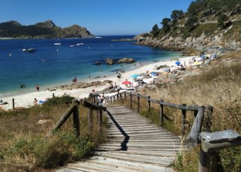 La Policía Local impide el acceso a una playa de Cíes por exceso de aforo