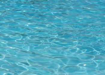 A Guarda pide un uso “apropiado” del agua a la hora de regar, baldear o llenar piscinas