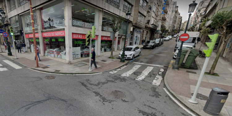 Atacan con un arma blanca en el centro de Vigo a un hombre que discutía con su pareja