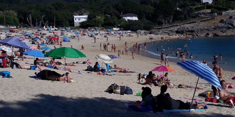 El área de Vigo se tuesta a 38 grados y la ciudad resiste la ola de calor a 30º
