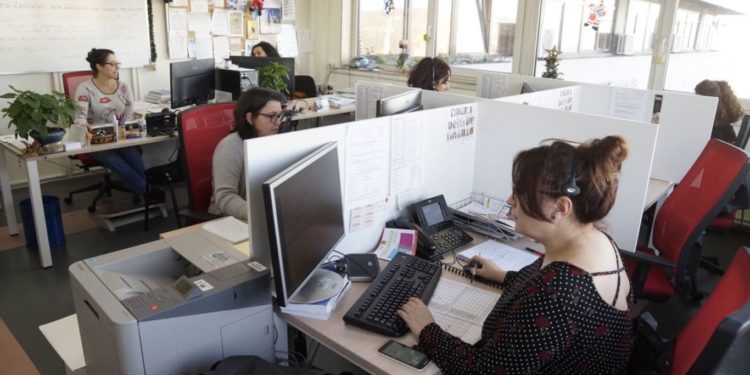 El Concello de Vigo estudia la gratuidad del teléfono 010 ante el aumento de las llamadas