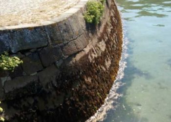 Un vertido de aguas fecales obliga a no recomendar el baño en una playa de Vigo