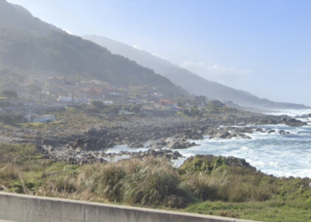 Rescatada una mujer en Oia tras resbalar entre las rocas