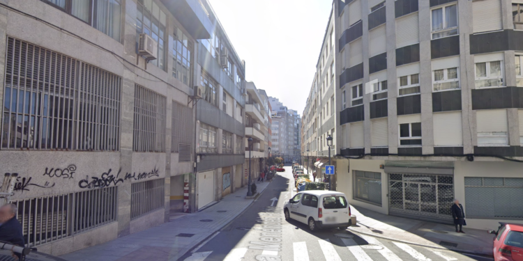 Evacuado un hombre con quemaduras en los pies tras el incendio de su cocina en Vigo