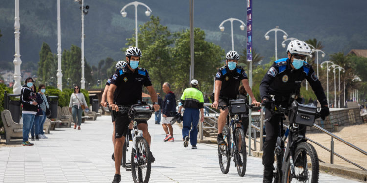Rescatado un bañista que tenía problemas para salir agua en Saiáns