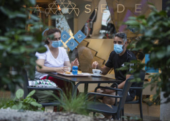 El área sanitaria de Vigo alcanza los 253 pacientes activos tras registrar 21 nuevos contagios