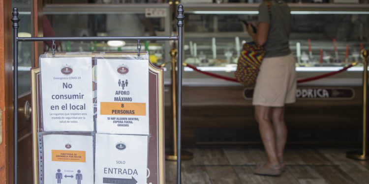 El área de Vigo frena la cifra de pacientes activos con Covid-19 pero registra dos ingresos en la UCI