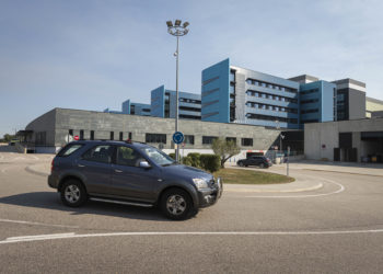 Dos pacientes más en las UCIs de Vigo, 21 nuevos contagios y otros 21 curados en el área sanitaria