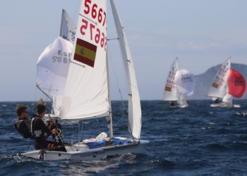 Los campeones de España de 420 mandan en la Ría de Vigo