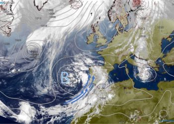 Una alerta amarilla por tormentas anticipa una despedida de verano pasada por agua en Vigo