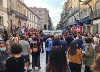 Profesores se concentran en Vigo para reclamar más seguridad y recursos