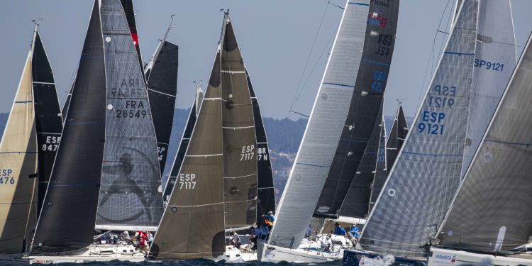 Los aspirantes al Trofeo Príncipe de Asturias toman posiciones en Baiona