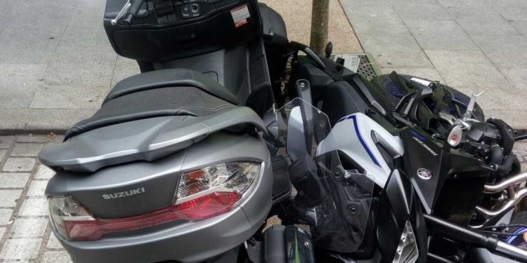 Un conductor choca con su bici eléctrica contra una moto en Vigo y da positivo en alcohol