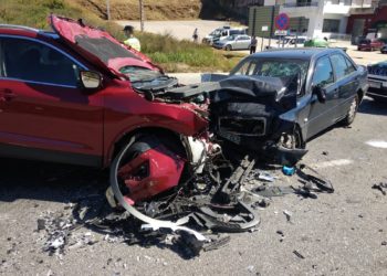 Un muerto y dos heridos en un accidente de tráfico en Os Valos