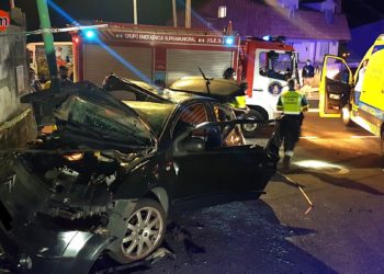 Muere una joven de Vigo tras empotrarse con su coche contra un muro en Nigrán