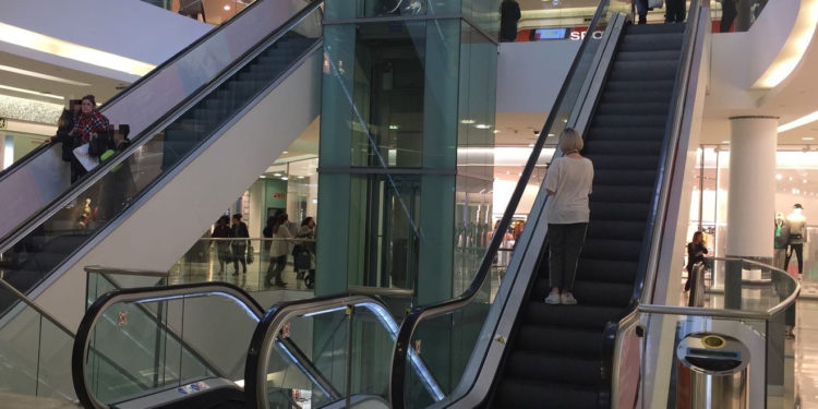 El Gran Vía de Vigo crea un club gratuito con descuentos en tiendas, sorteos y un regalo de bienvenida