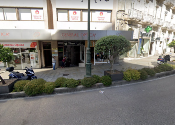 La Policía Local denuncia a un pub abierto por la mañana con gente fumando dentro