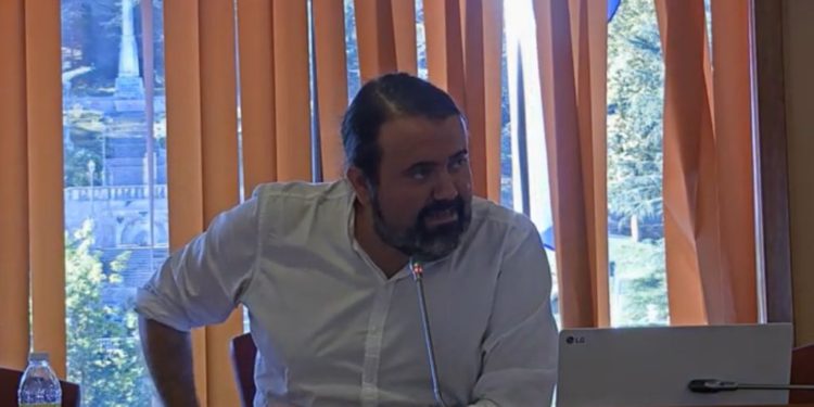 Marea de Vigo alerta aos comercios de que a nova tarifa da auga é “unha estafa”