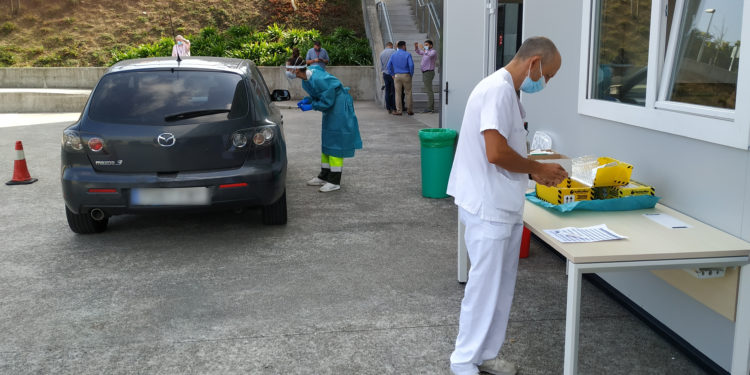O Álvaro Cunqueiro estrea o segundo ‘auto-covid’ na área sanitaria de Vigo