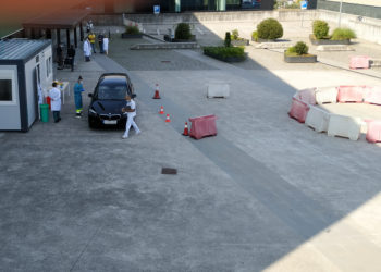 O Álvaro Cunqueiro estrea o segundo ‘auto-covid’ na área sanitaria de Vigo