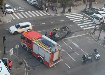 El conductor que volcó en la Gran Vía cuadriplicó la tasa de alcoholemia permitida