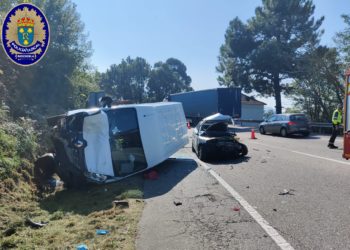 Una colisión entre un coche, una furgoneta y un camión en Redondela se salda con una persona excarcelada