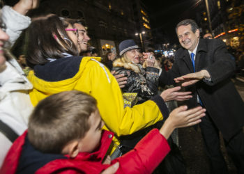 Caballero apunta a un encendido de la Navidad con aforo limitado y sillas