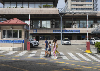 Detenido en Vigo tras entrar sin mascarilla en dos locales, causar molestias y agredir a un policía