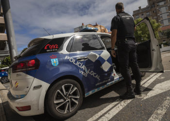 Detenido un vigués por agredir a su expareja y, presuntamente, amenazarla con un cuchillo jamonero