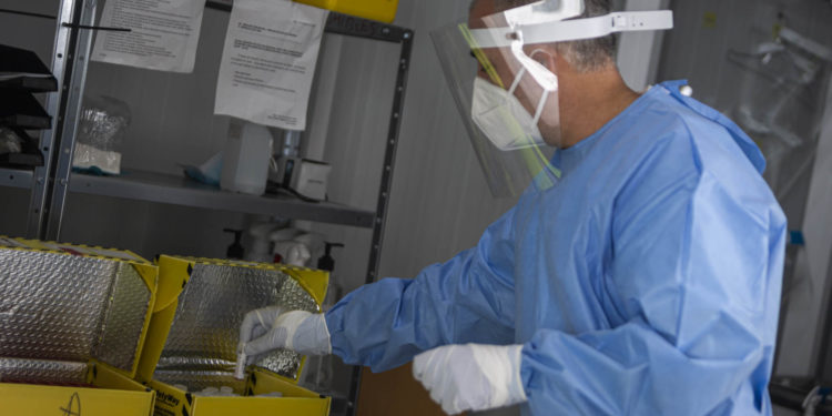 El coronavirus se cobra la primera víctima mortal aislada en su domicilio en el área sanitaria de Vigo