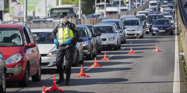 La policía despliega controles en las entradas y salidas de Vigo