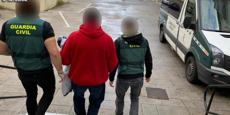 Detienen a los miembros de un grupo criminal que perpetró un robo con violencia en Ponteareas