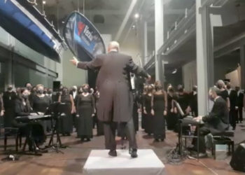 El homenaje de la Coral Casablanca a los fallecidos