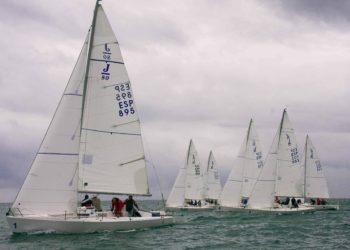 Los favoritos no defraudan en la segunda jornada de la Liga de Otoño de J80 marcada por el viento