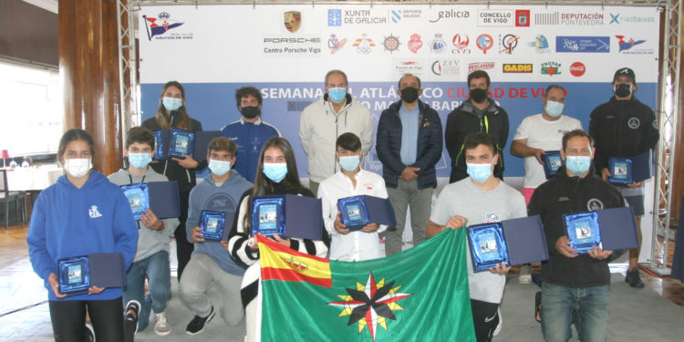 La alerta naranja impide la salida de la flota para competir en la Ría de Vigo