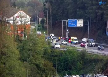 Dos heridos en Mos tras una aparatosa colisión múltiple junto al radar de Los Molinos