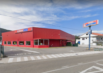 Finaliza sin heridos un incendio declarado en un supermercado en A Guarda