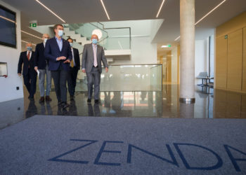 Feijóo confirma que el proyecto de Zendal, que fabricará la vacuna contra la Covid-19, optará a los fondos europeos de recuperación