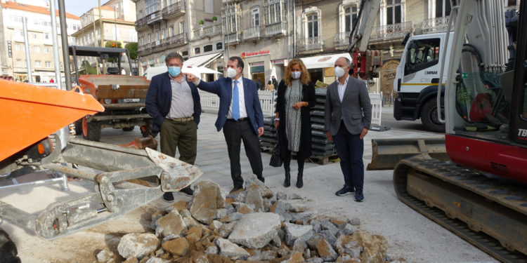 La maquinaria vuelve a la Porta do Sol para proseguir con su peatonalización