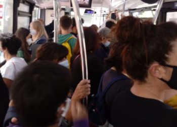 La Policía Local de Vigo interviene en un Vitrasa con exceso de viajeros