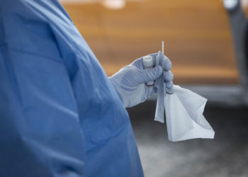 Feijóo anuncia un sistema de autodeclaración para contactos estrechos y revela que Galicia tiene 700 rastreadores