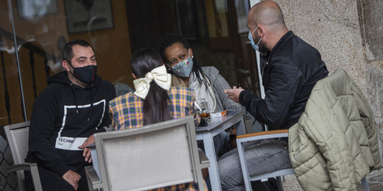 El Concello de Vigo pagará a 15 personas para supervisar el uso de la mascarilla en los bares